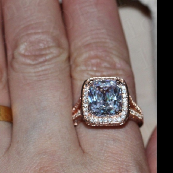 CZ Zircon Women's Cushion Cut Cocktail Ring - Picture 2 of 3